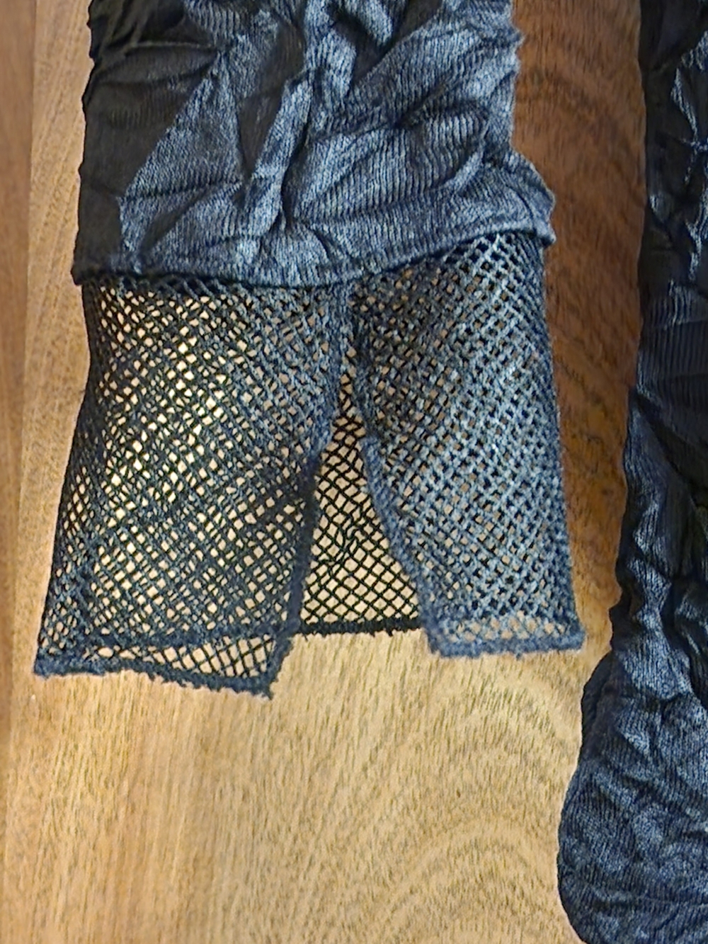 Women's Black Crinkled Mesh-Trim Blouse - Picture 3 of 3